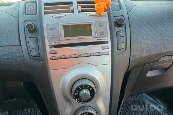 Toyota Yaris 2 generation