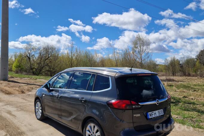 Opel Zafira C Tourer minivan