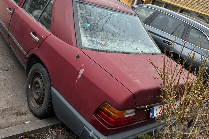 Mercedes-Benz W124 1 generation