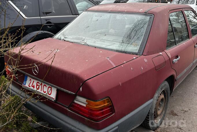 Mercedes-Benz W124 1 generation
