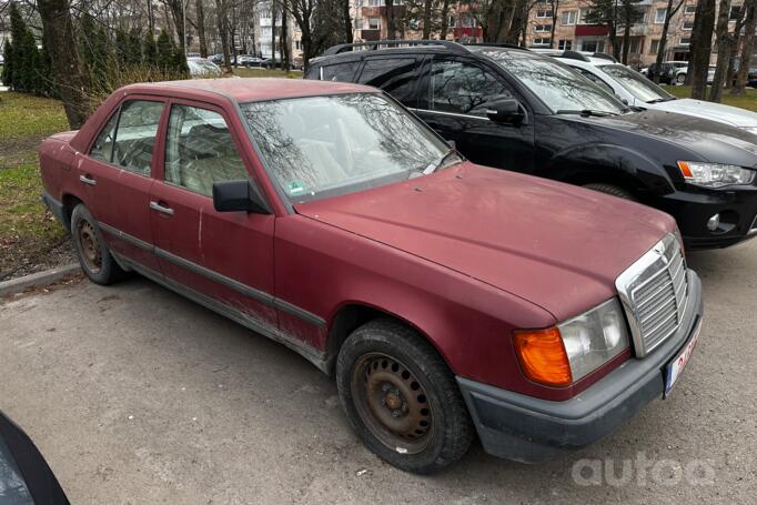 Mercedes-Benz W124 1 generation