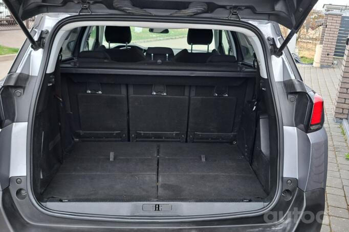 Peugeot 5008 2 generation Crossover