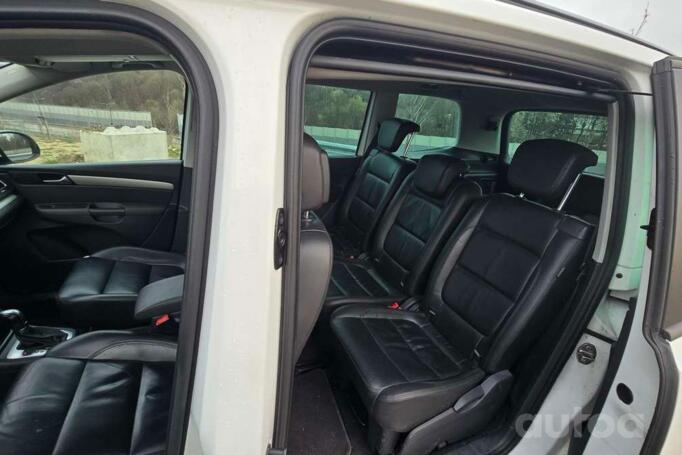 SEAT Alhambra 2 generation Minivan