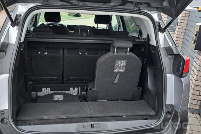 Peugeot 5008 2 generation Crossover