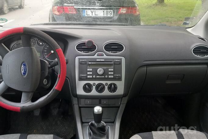 Ford Focus 1 generation [restyling] Hatchback 5-doors