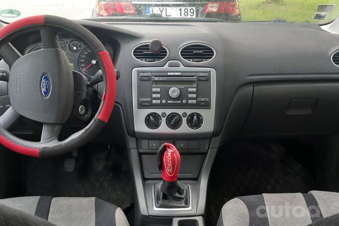 Ford Focus 1 generation [restyling] Hatchback 5-doors