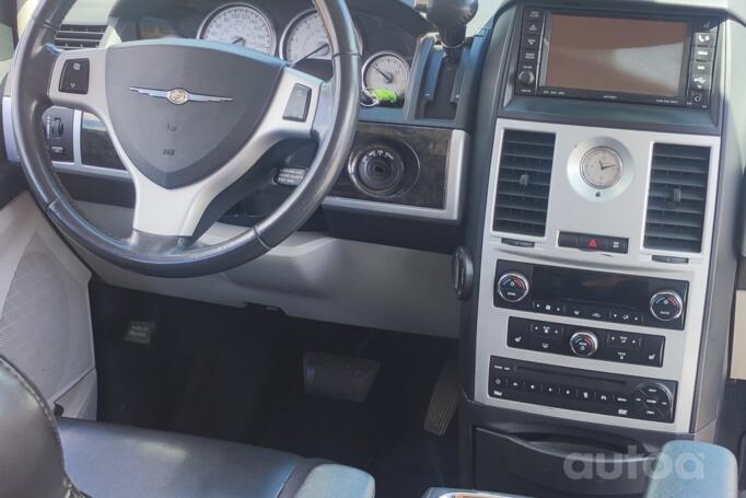 Chrysler Voyager 5 generation Grand minivan