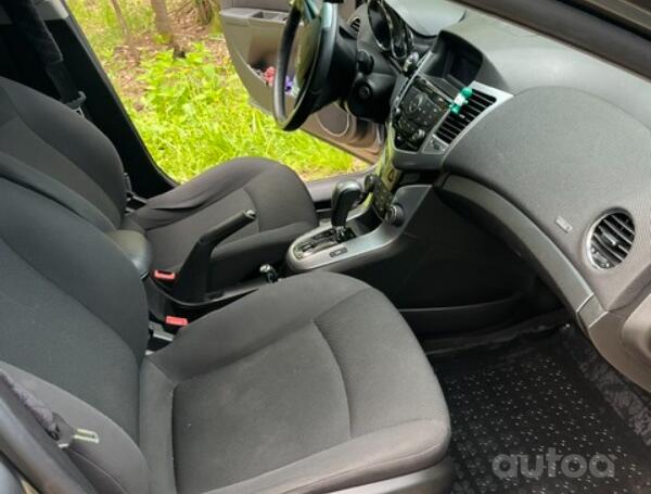 Chevrolet Cruze J300 Hatchback