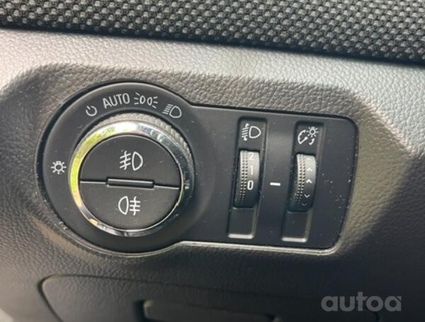 Chevrolet Cruze J300 Hatchback