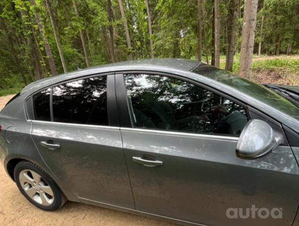 Chevrolet Cruze J300 Hatchback