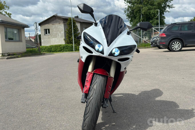 Yamaha R1