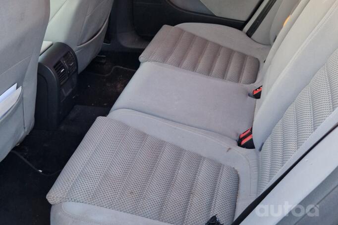 Volkswagen Passat B6 wagon 5-doors