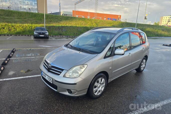 Toyota Corolla Verso 1 generation Minivan