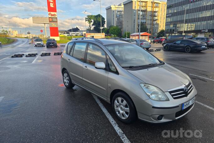 Toyota Corolla Verso 1 generation Minivan