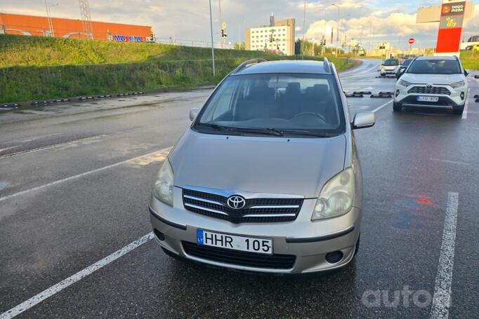 Toyota Corolla Verso 1 generation Minivan