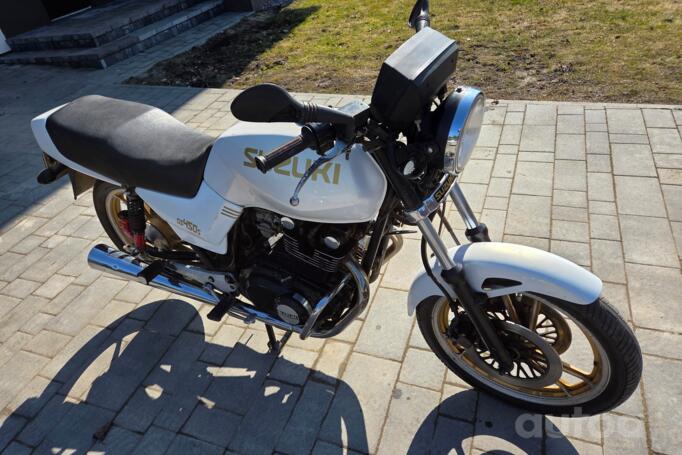 Suzuki GS