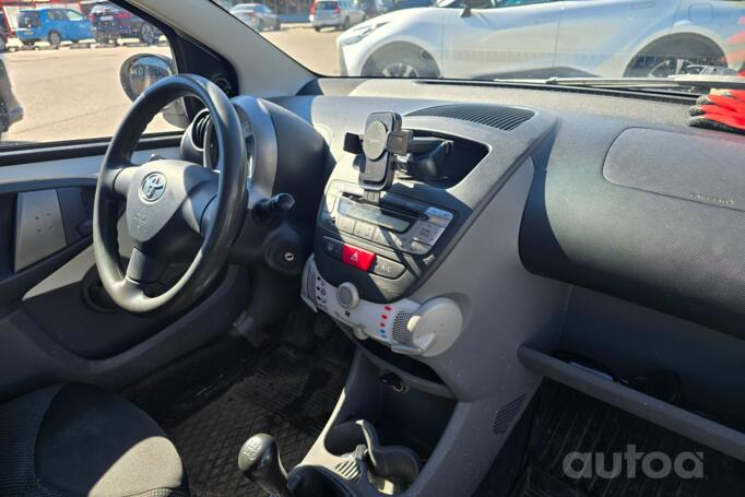 Toyota Aygo 1 generation [2th restyling] Hatchback
