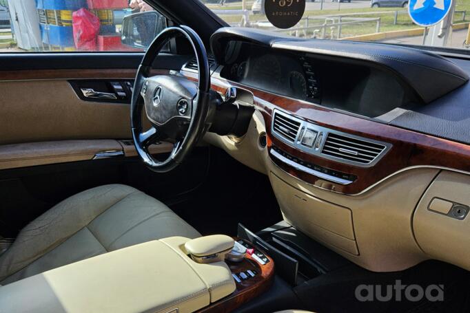 Mercedes-Benz S-Class W221 Sedan 4-doors