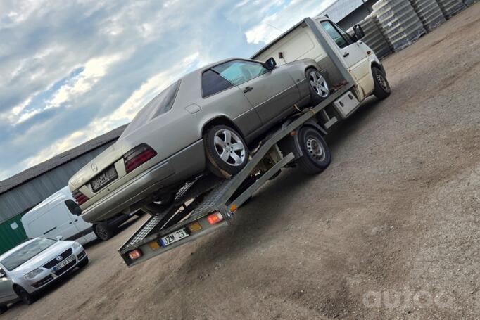 Mercedes-Benz W124 1 generation