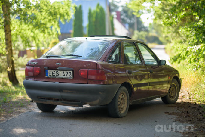 Ford Escort 6 generation Hatchback 5-doors