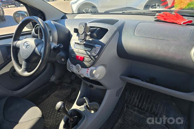Toyota Aygo 1 generation [restyling] Hatchback 3-doors