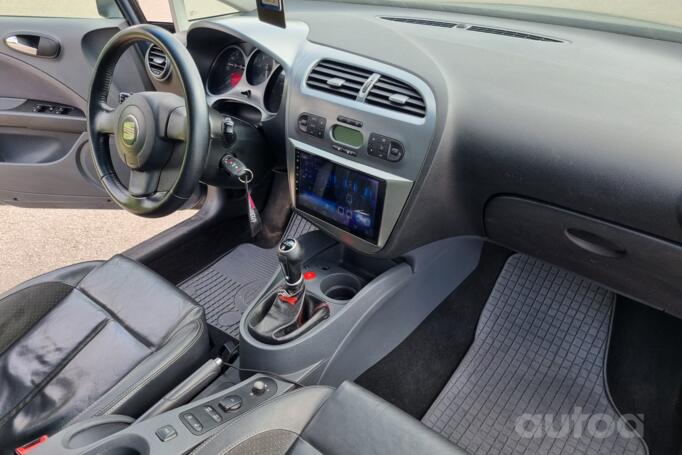 SEAT Leon 2 generation Hatchback 5-doors