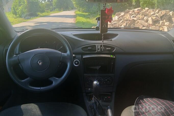 Renault Laguna 2 generation Liftback