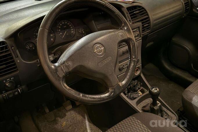 Opel Zafira A [restyling] Minivan 5-doors