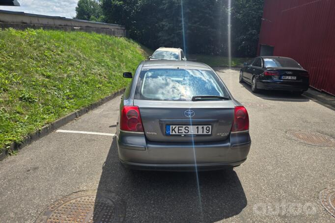 Toyota Avensis 2 generation Liftback