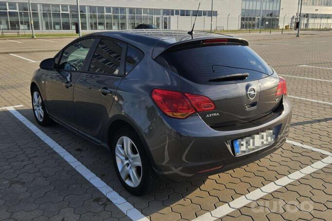 Opel Astra H [restyling]
