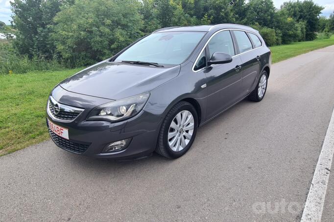 Opel Astra J Sports Tourer wagon