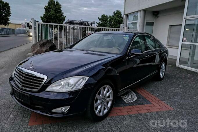Mercedes-Benz S-Class W221 Sedan