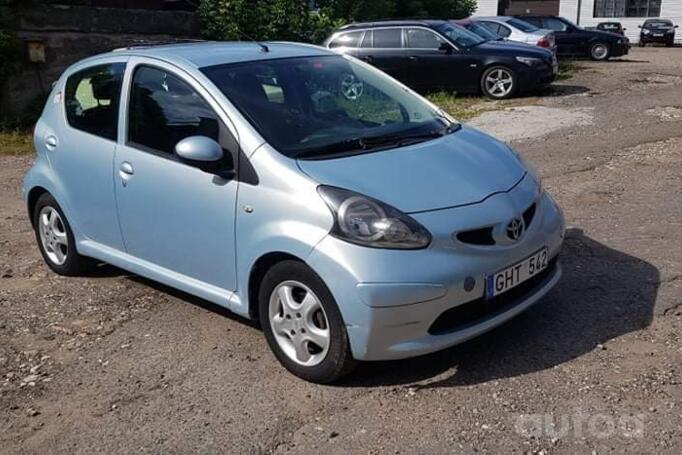 Toyota Aygo 1 generation Hatchback 5-doors