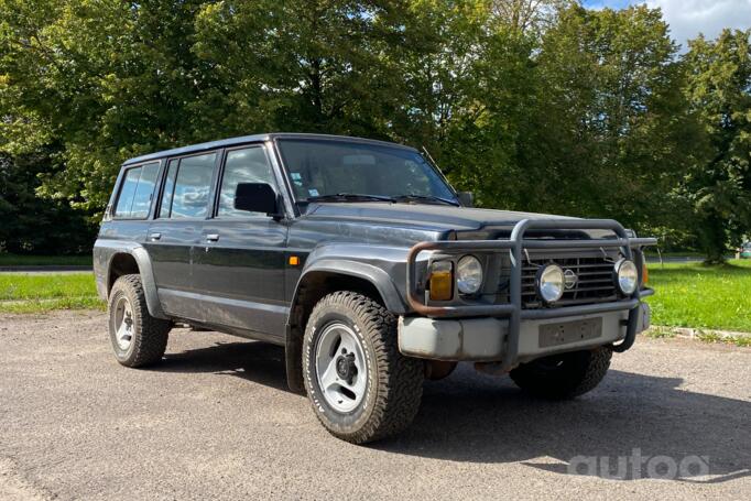 Nissan Patrol Y60 SUV 5-doors