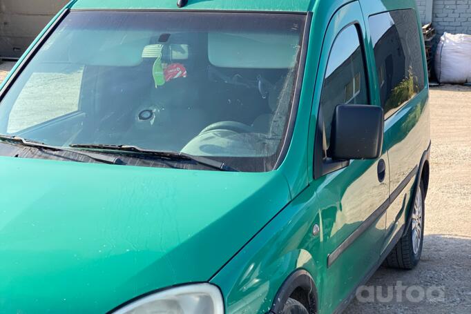 Opel Combo C Tour minivan