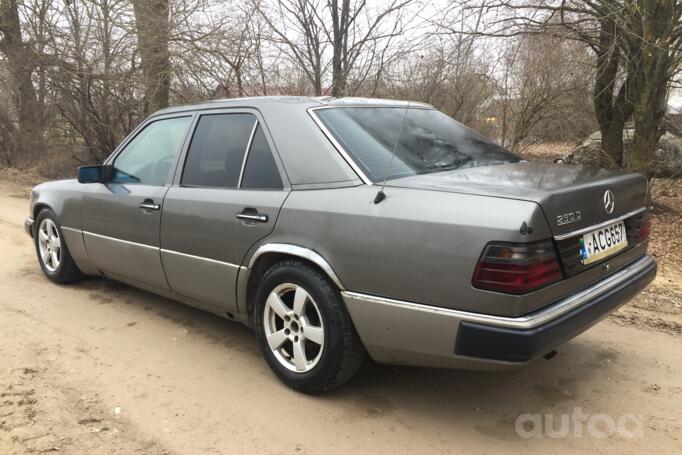 Mercedes-Benz W124 1 generation