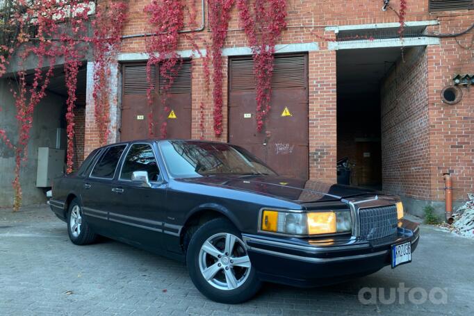 Lincoln Town Car 2 generation