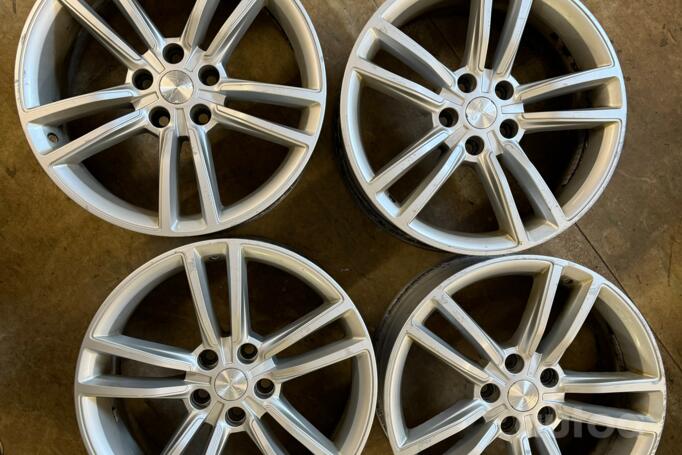 Tesla, lengvojo lydinio