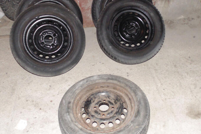 Kita, plieniniai štampuoti