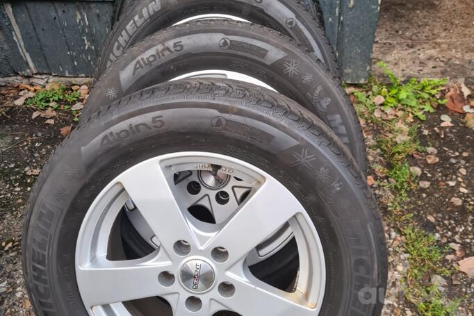 Kita, lengvojo lydinio