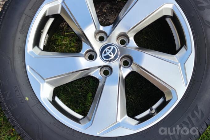 TOYOTA, lengvojo lydinio