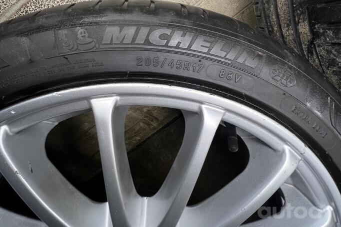 Kita, lengvojo lydinio