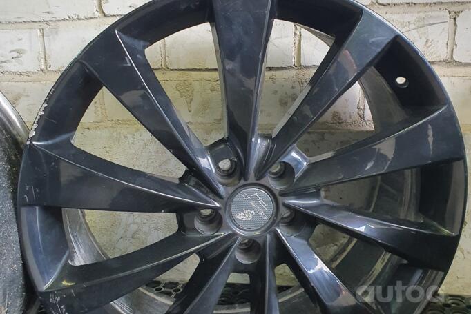 Tesla, lengvojo lydinio