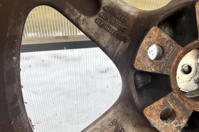 Kita, lengvojo lydinio