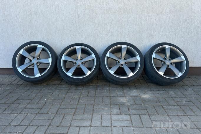 Audi R19, lengvojo lydinio