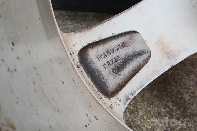 Kita, lengvojo lydinio