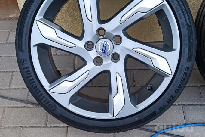Volvo, lengvojo lydinio
