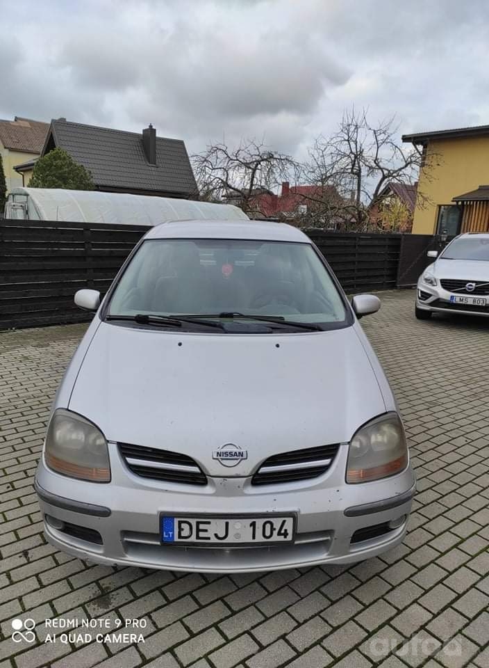 Nissan tino v10