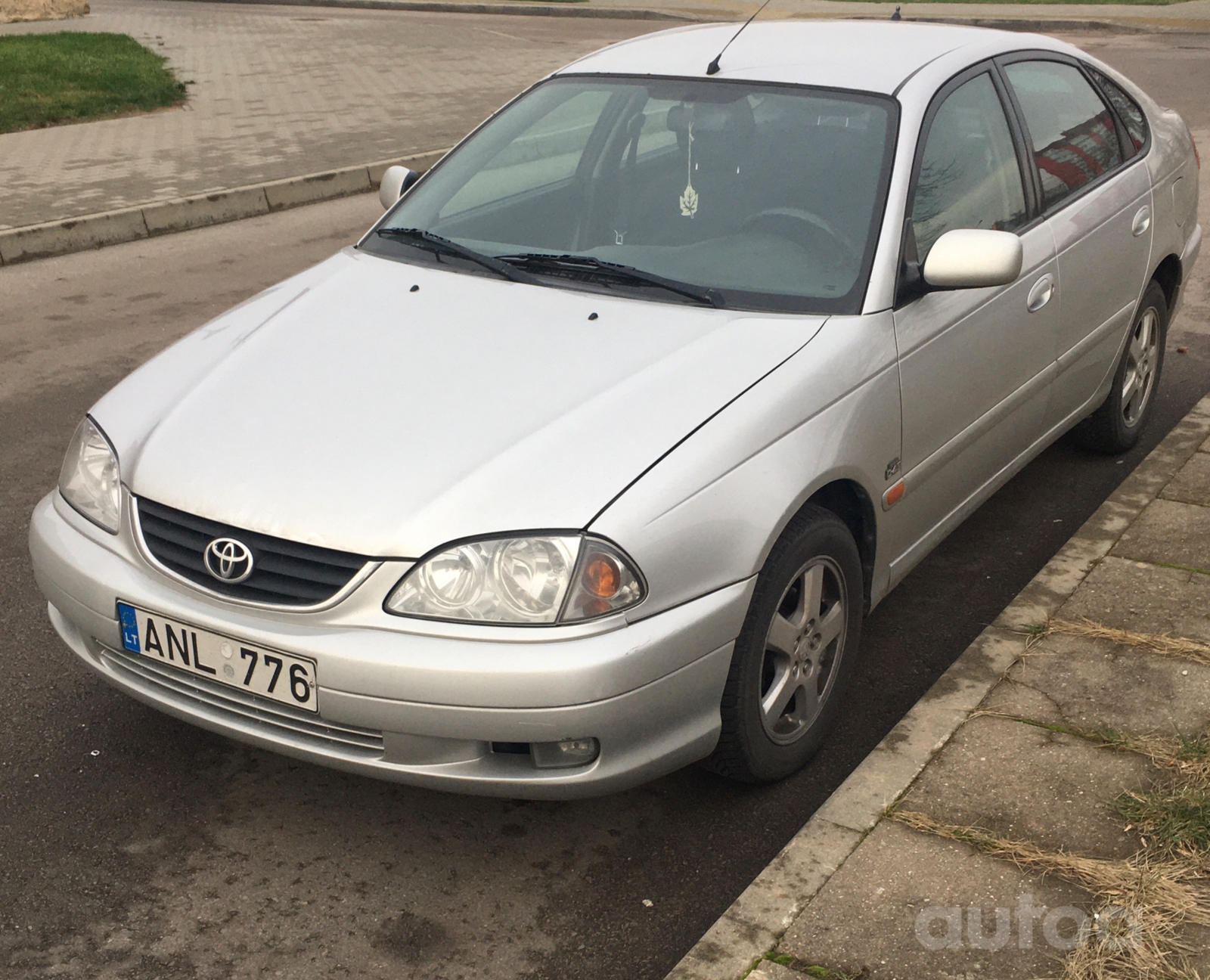 Toyota avensis 1 поколения