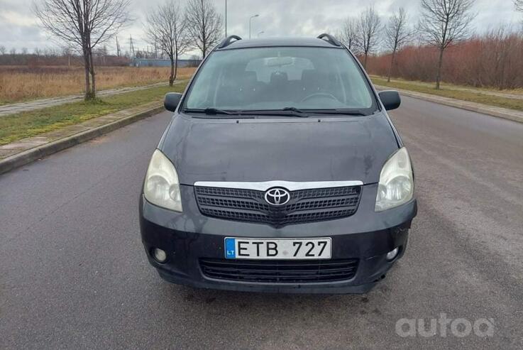 Toyota Corolla Verso 1 generation Minivan